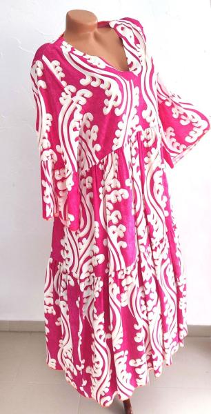 Komplettansicht des Made in Italy Maxikleids in Pink